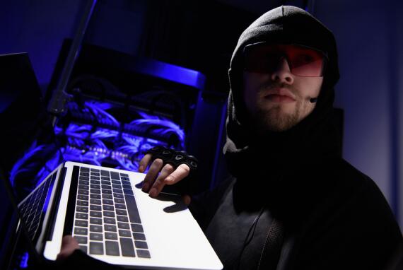 游戏开发和软件开发哪个收入高？